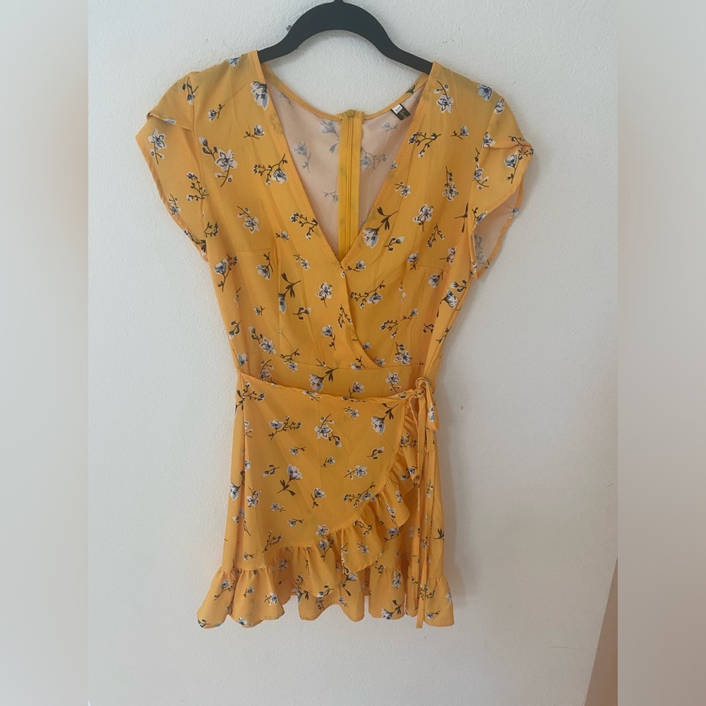 Yellow mini dress. Used like new. Small.